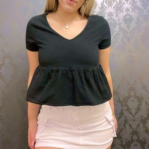 Super cute black v neck short sleeve ruffle crop top.
